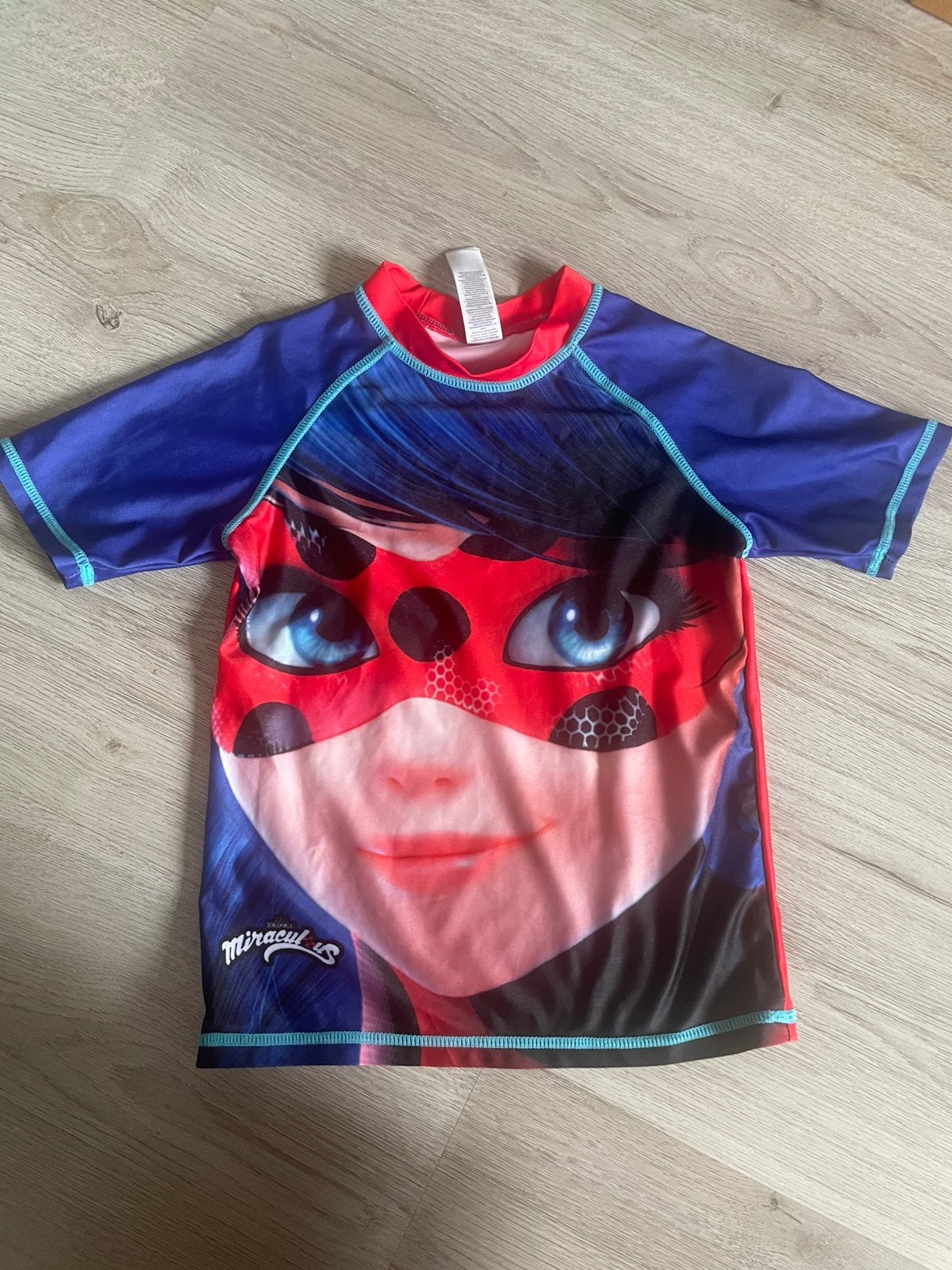 Uv shirt korte mouw 110 / 116 als nieuw ladybug, Bikiniset, Meisje, Ophalen of Verzenden, Zo goed als nieuw