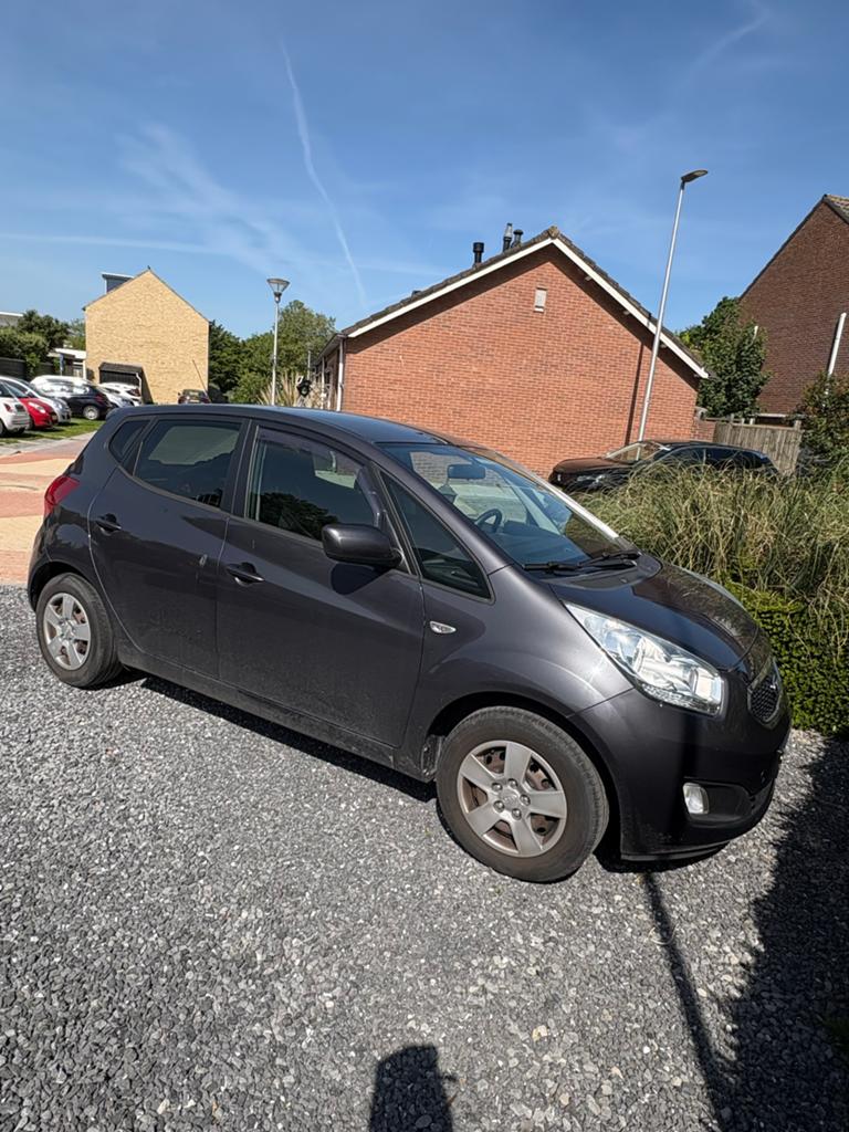 Kia Venga 1.4 Cvvt 2013 Grijs kmstand 44.000, Auto's, Voorwielaandrijving, Stof, Zwart, 4 cilinders
