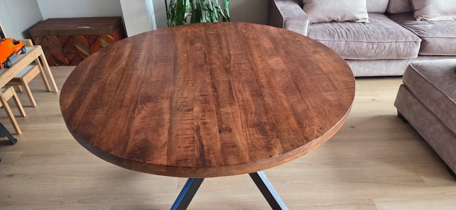 Ronde eettafel mangohout - 135cm - Geschikt voor 4 personen, Huis en Inrichting, Tafels | Eettafels, Gebruikt, Rond, Ophalen of Verzenden