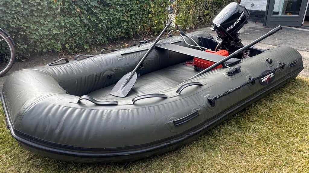 Raptor 270 X-Wide incl. Mercury 5 pk fourstroke, Watersport en Boten, Hengelsport | Karpervissen, Ophalen, Zo goed als nieuw, Complete set