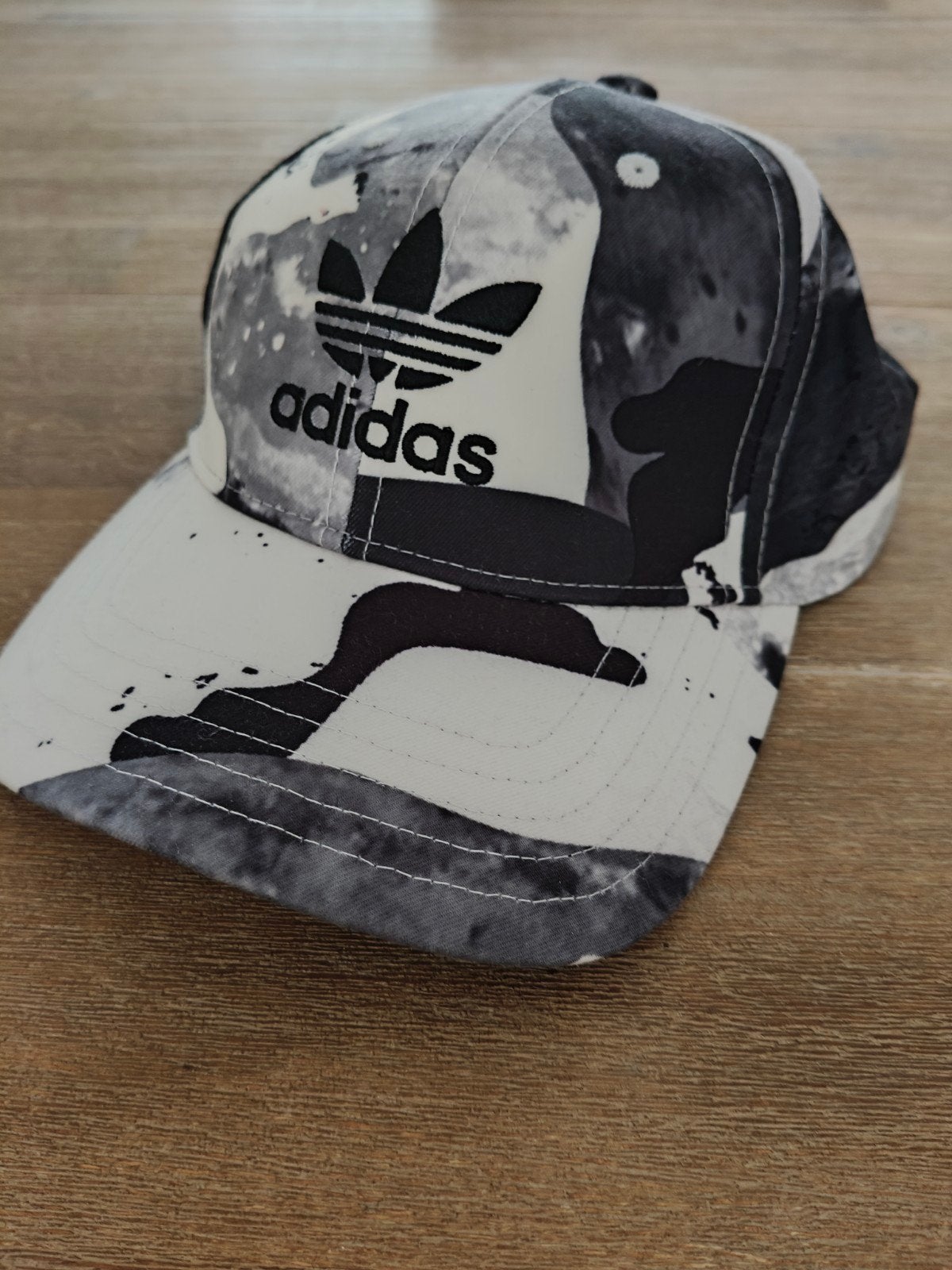 Adidas pet zwart/wit - Zo goed als nieuw, Adidas, One size fits all, Ophalen of Verzenden, Pet