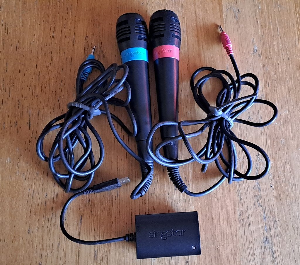 2x ORIGINELE SINGSTAR Microfoons en Koppelstuk, Muziek, Verzenden, Zo goed als nieuw, 3 spelers of meer