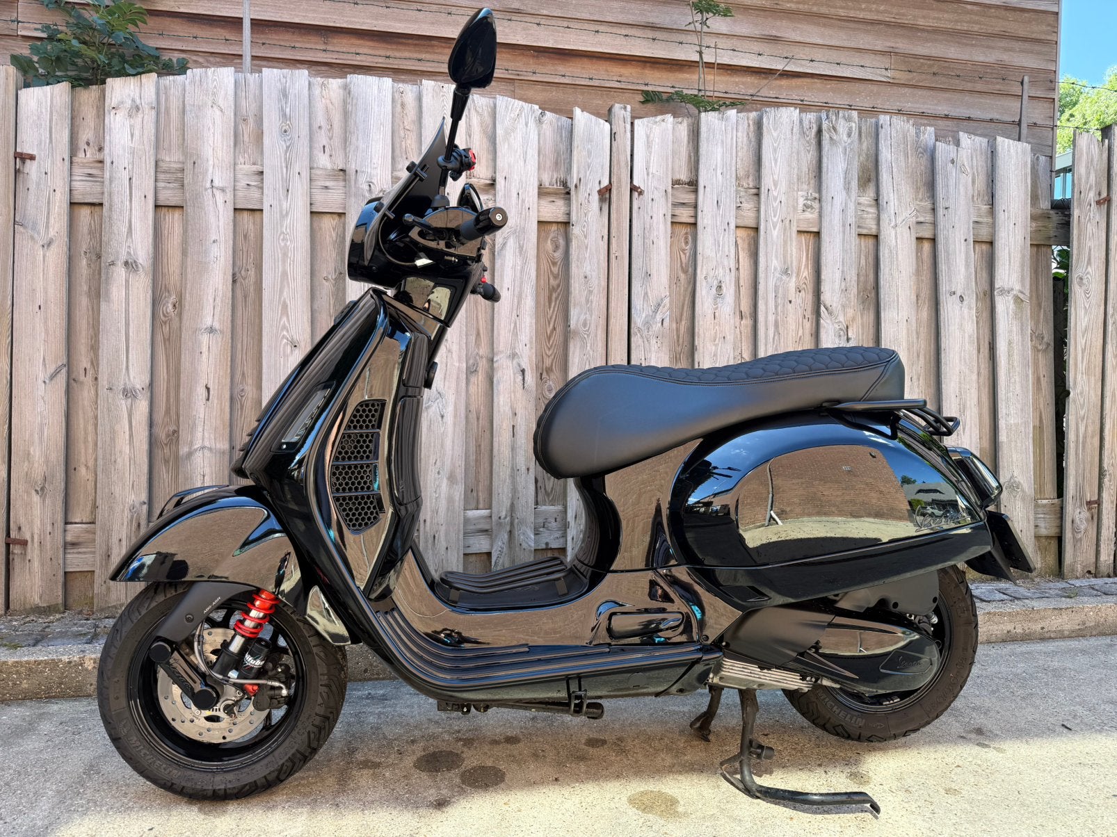 Vespa GTS Super 300 HPE - Volledig Zwart, Akrapovic, Fietsen en Brommers, Ophalen, Zo goed als nieuw, Benzine, Vespa