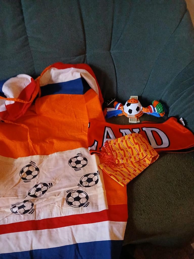 Diverse oranje nl elftal spullen, Ophalen