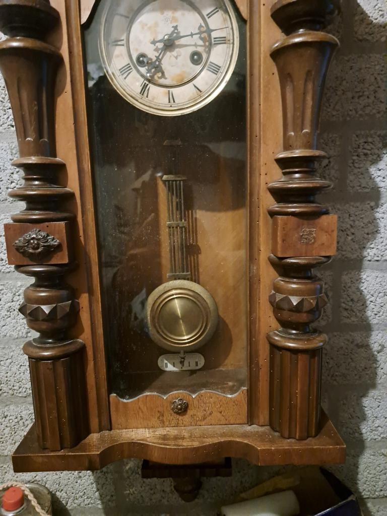 Antieke houten wandklok met slinger, Ophalen of Verzenden