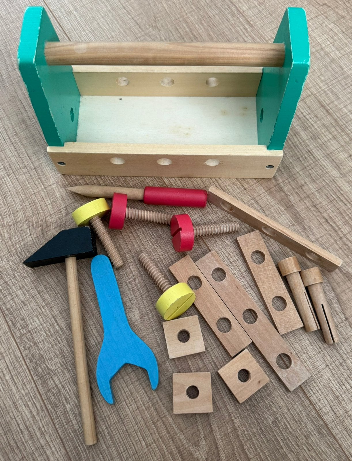 Leuke houten gereedschapskoffer speelgoed, Kinderen en Baby's, Speelgoed | Houten speelgoed, Ophalen, Zo goed als nieuw