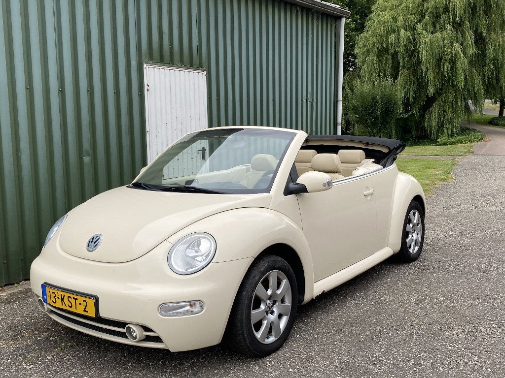 Volkswagen Beetle Cabrio 2.0 Highline Leder Stoelverwarming, Auto's, Volkswagen, Voorwielaandrijving, 4 cilinders, 1299 kg, Beige