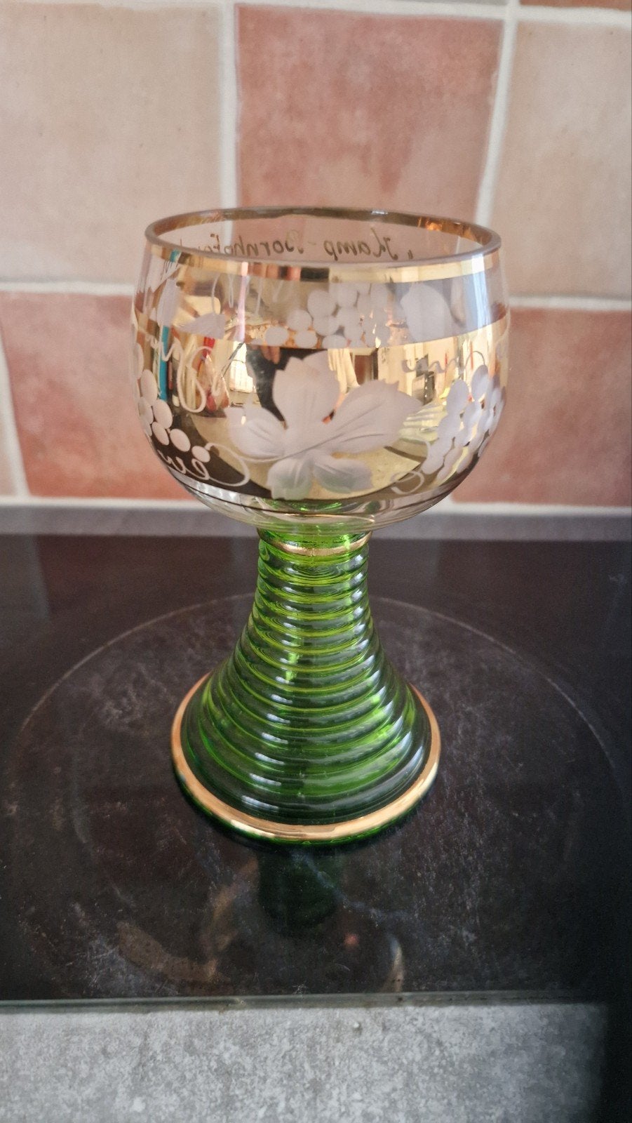 Vintage Groen Wijnglas met Gouden Decoratie, Ophalen of Verzenden