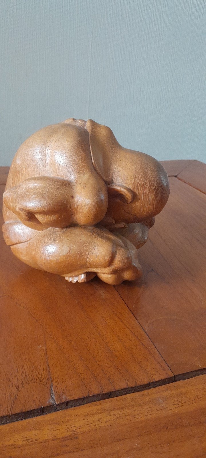 Houten beeldje van een zittende monnik, Antiek en Kunst, Minder dan 20 cm, Ophalen of Verzenden, Handgemaakt, Beeld