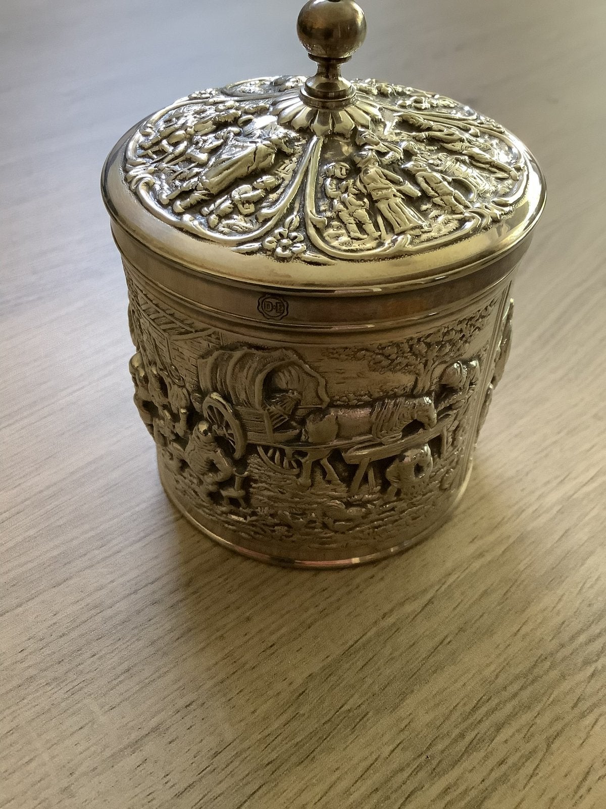 Verzilverd theeblikje van Douwe Egberts, Ophalen of Verzenden, Zilver
