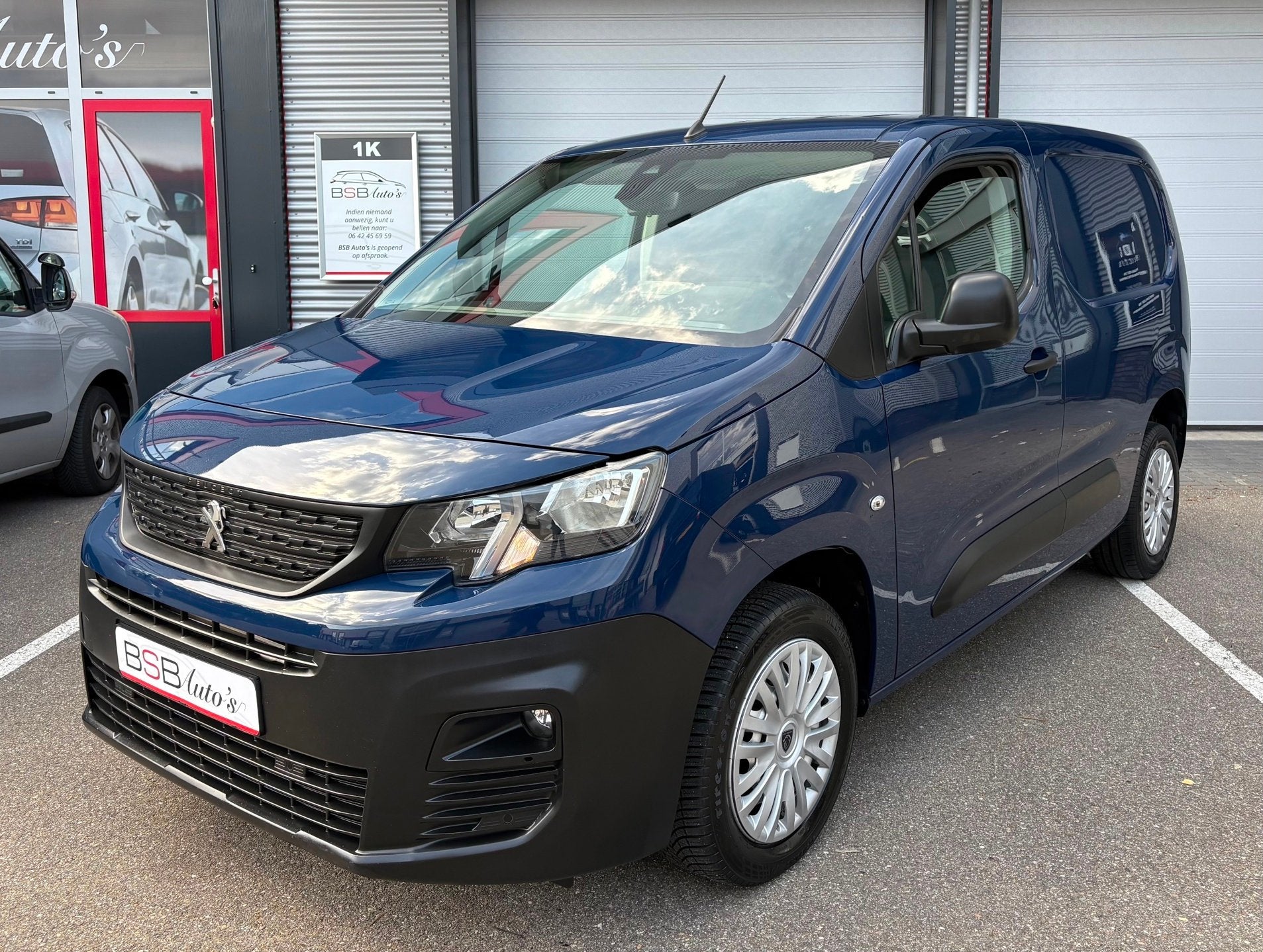 Peugeot Partner 1.2 PureTech Premium Automaat 130pk Airco Na, Gebruikt, 1199 cc, Blauw, Origineel Nederlands