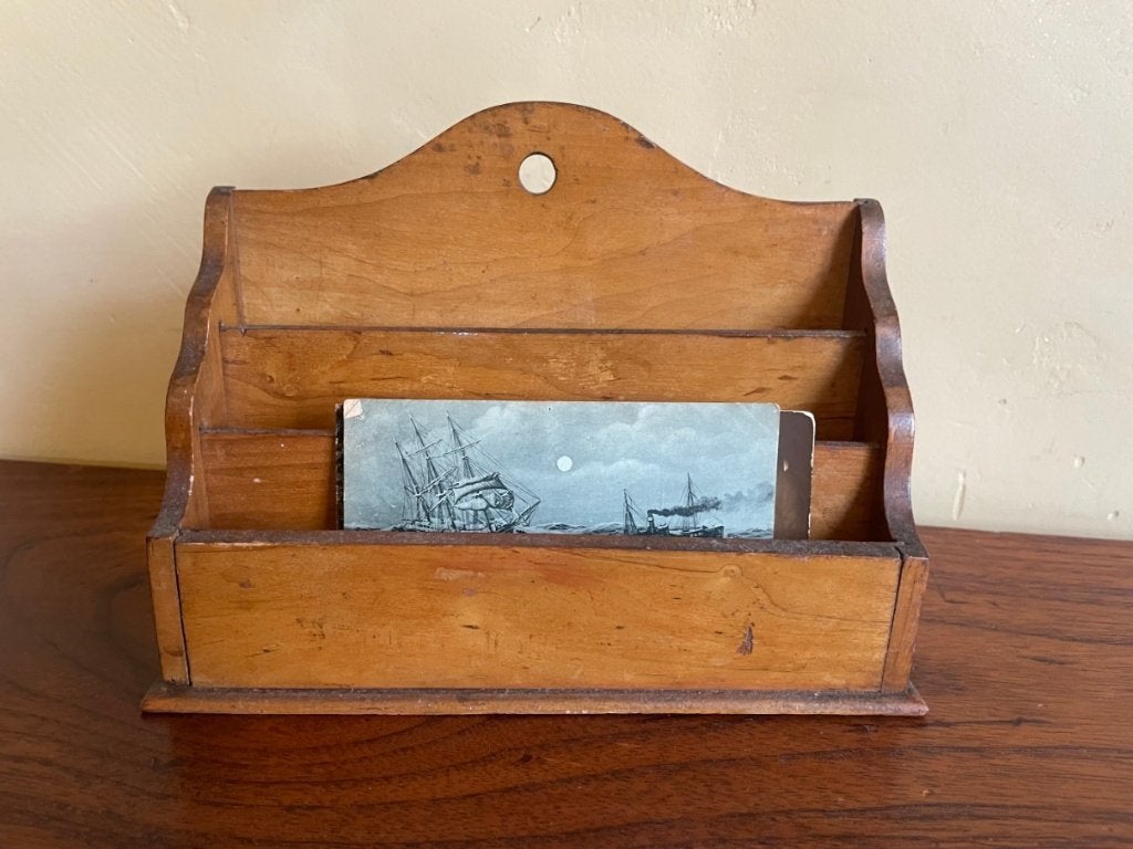 art deco 1930 Postbakje Brievenbakje kersen Frans, Ophalen of Verzenden