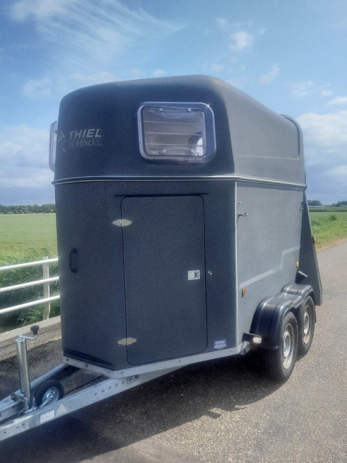 Polyester 2 paards trailer thiel, Dieren en Toebehoren, Paarden en Pony's | Trailers en Aanhangwagens, Ophalen, Gebruikt, Polyester