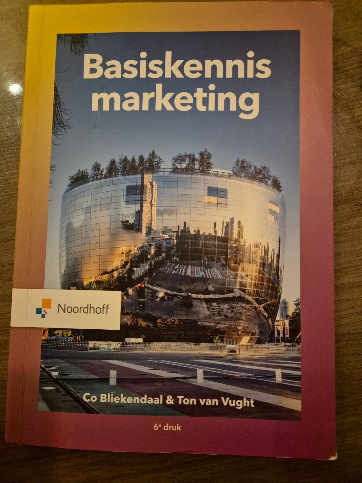 Basiskennis marketing - Co Blienkendaal & Ton van Vught, Boeken, Ophalen of Verzenden, Zo goed als nieuw, MBO, Co Blienkendaal & Ton van Vught