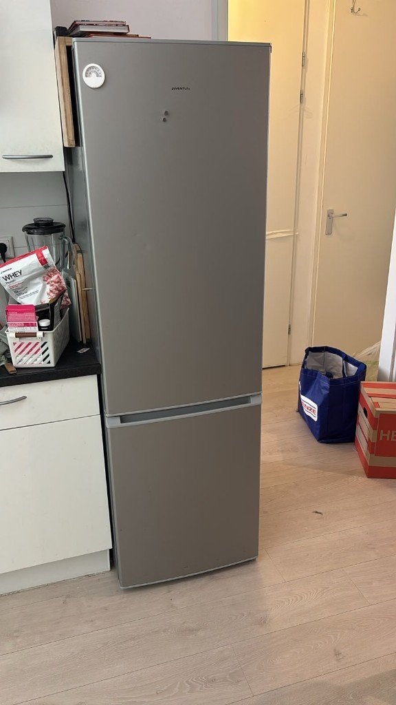 prima werkende Inductiefornuis en koelkast (spoed), Ophalen, Gebruikt, 200 liter of meer, Met aparte vriezer