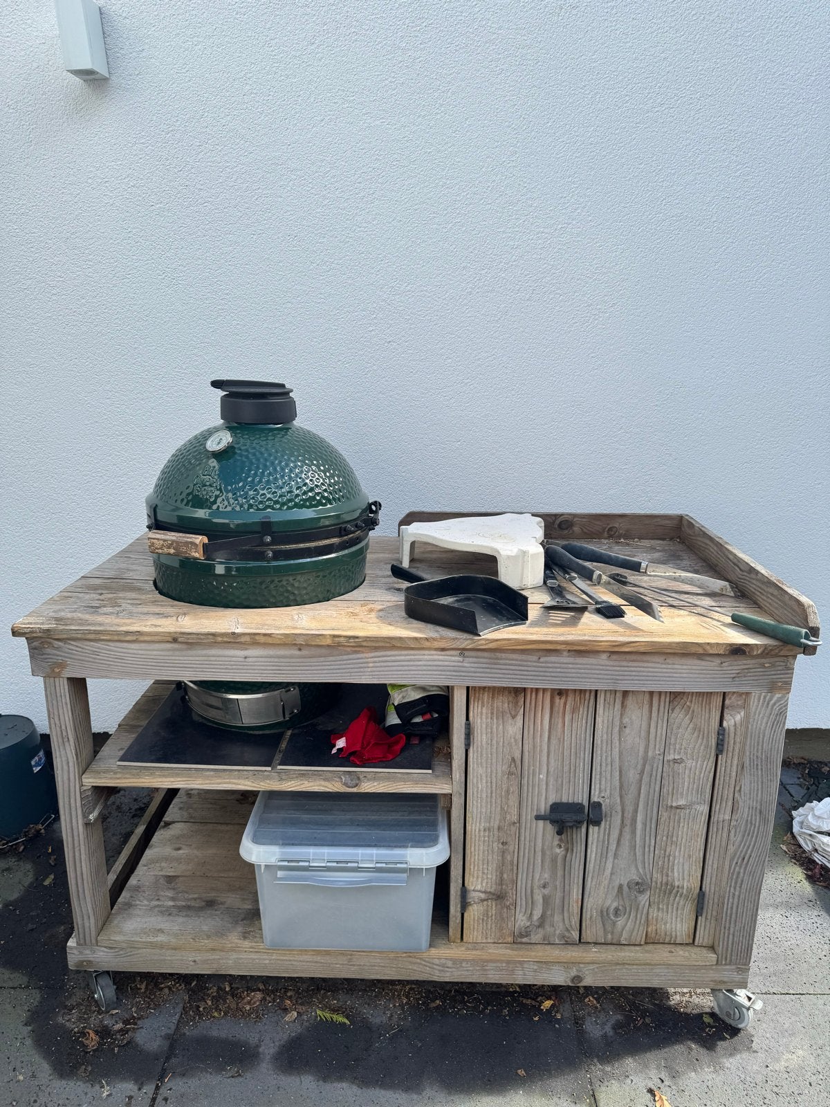 Big Green Egg medium met keukenblok  en accesoires
