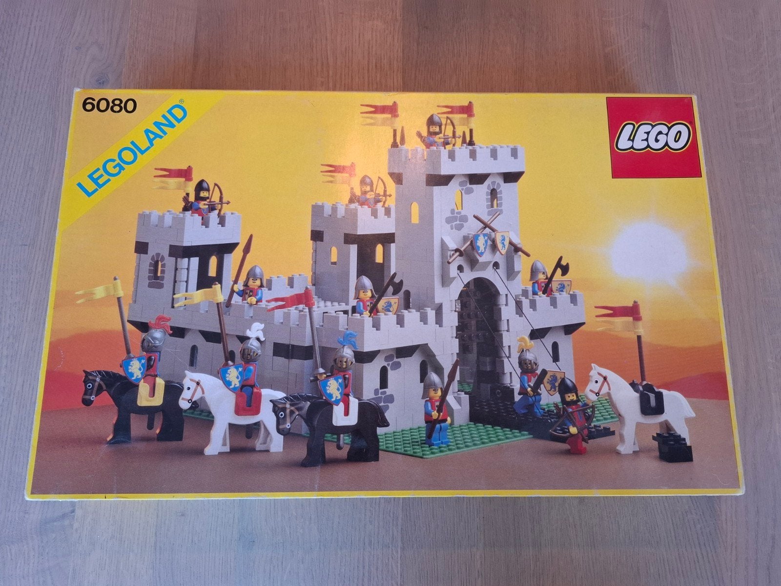 Lego kasteel 6080 + doos + instructies, Kinderen en Baby's, Speelgoed | Duplo en Lego, Ophalen of Verzenden, Zo goed als nieuw