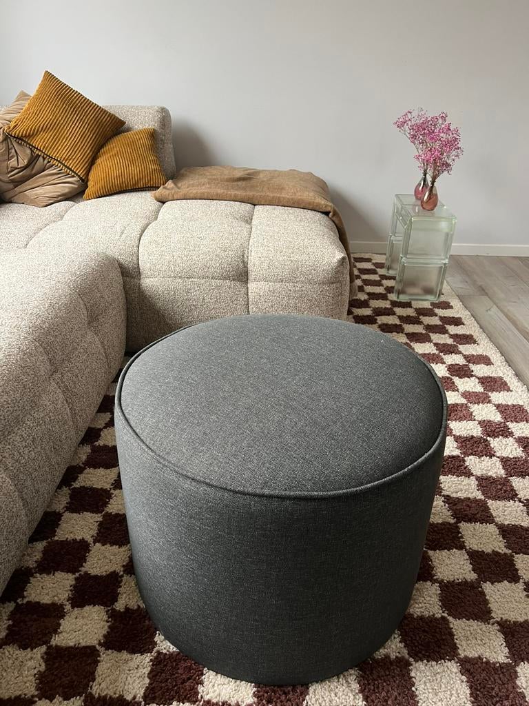 Grijze poef, Ophalen, Zo goed als nieuw, Rond, Minder dan 50 cm