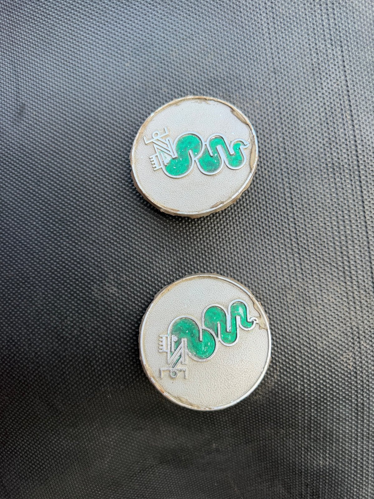 2x Vintage Alfa Romeo Quadrifoglio Emblemen - Gebruikt, Ophalen of Verzenden, Gebruikt