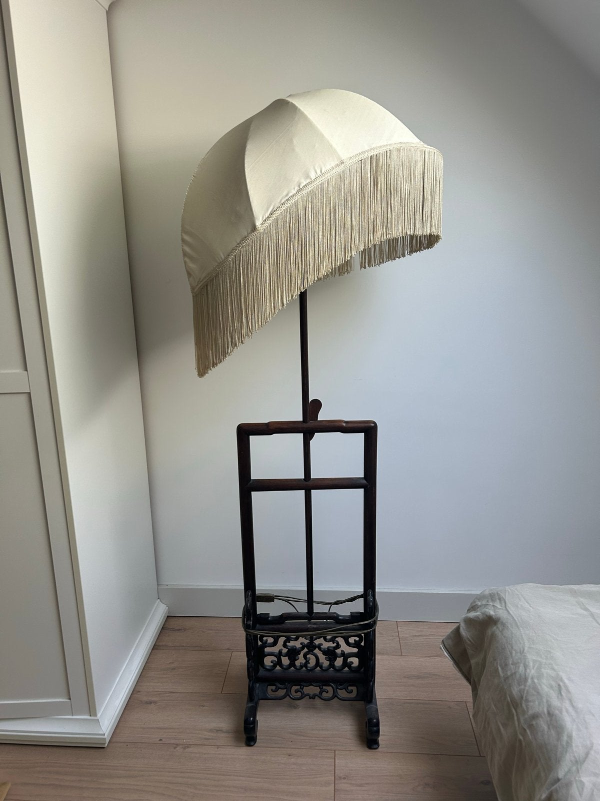 Antieke Chinese vloerlamp met zijden kap, Ophalen