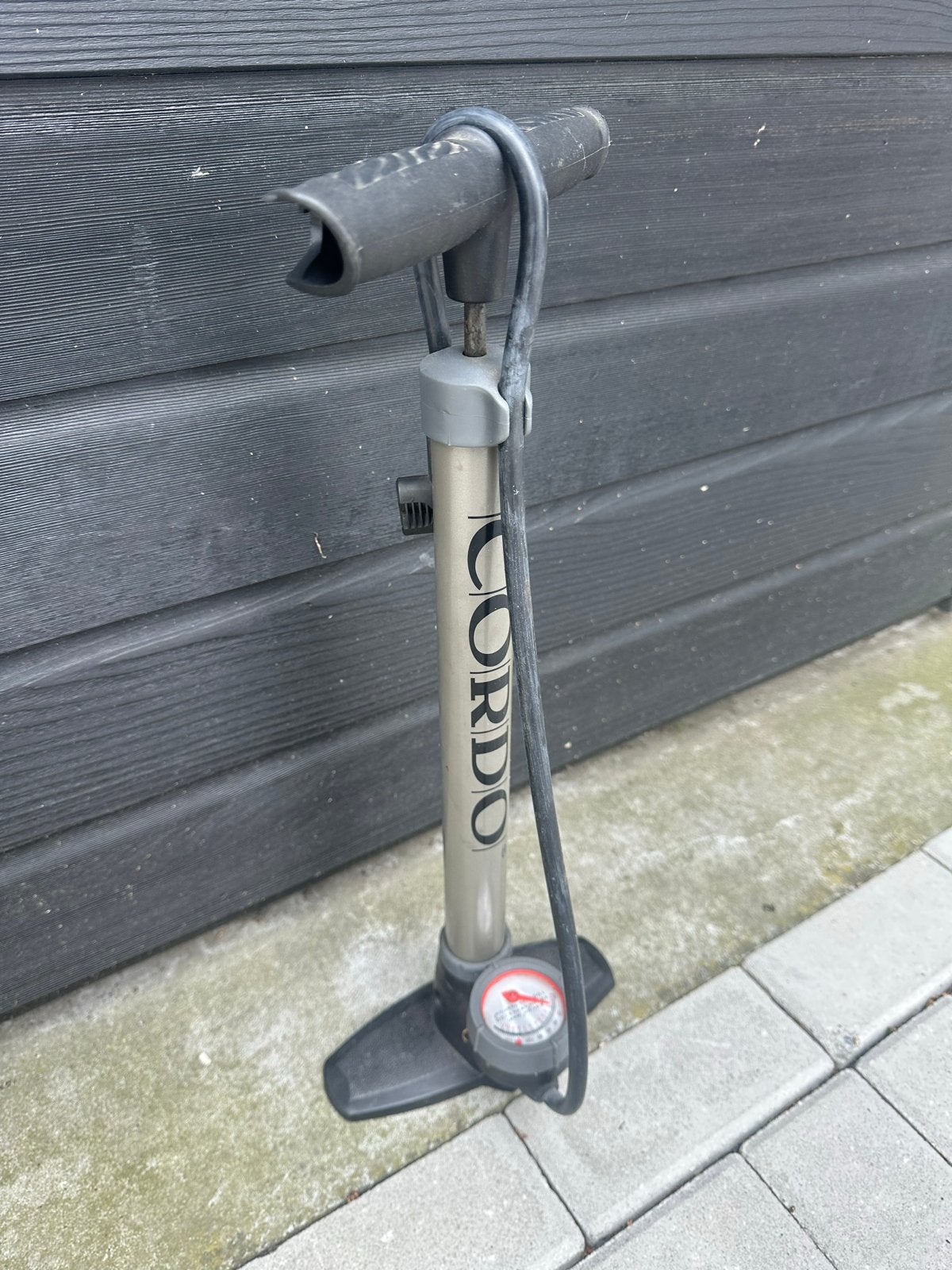 Cordo fietspomp met drukmeter, Ophalen of Verzenden, Drukmeter, Gebruikt