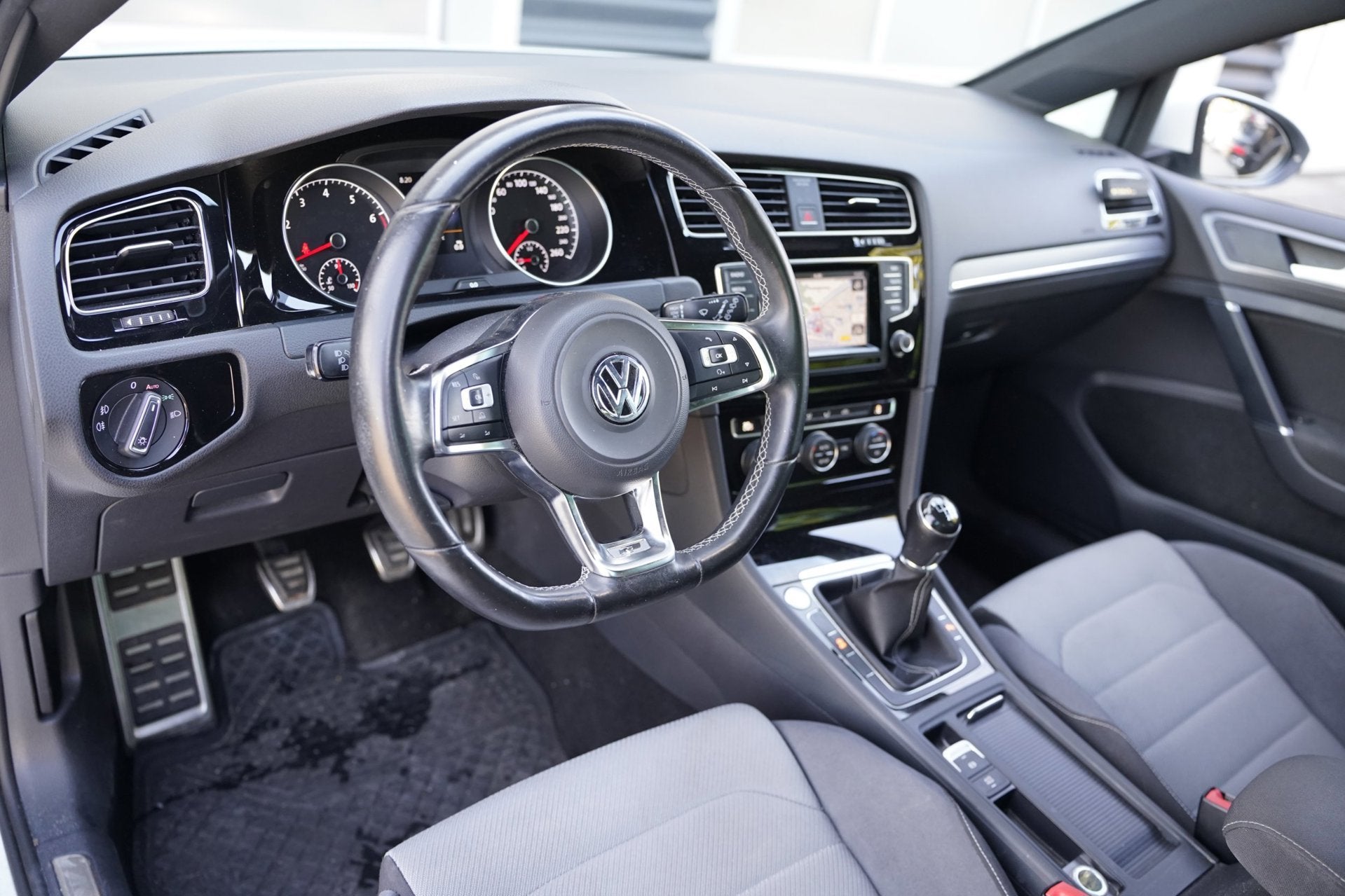 Volkswagen Golf 1.2 TSI 2 x R-Line Navi Cruise Xenon Led Pdc, Auto's, Voorwielaandrijving, Gebruikt, 4 cilinders, Bi-Xenon koplampen