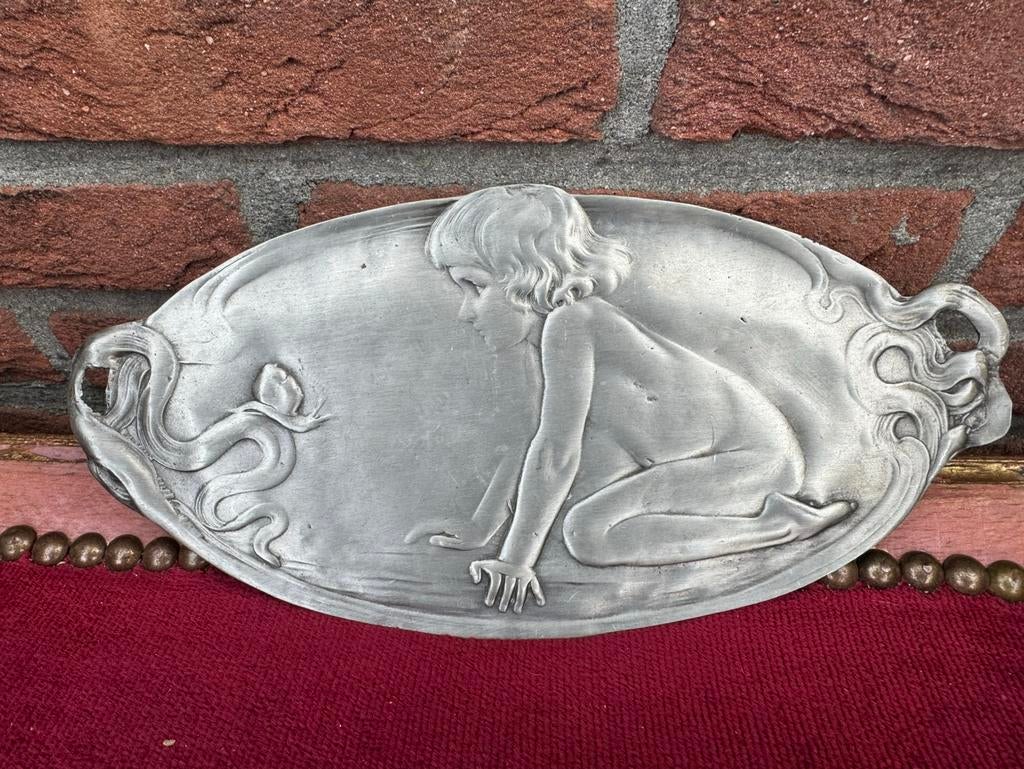art-nouveau vide-poche, meisje en slak, Antiek en Kunst, Curiosa en Brocante, Ophalen of Verzenden