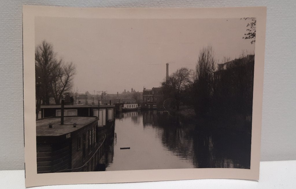 c051-Zeldzame foto, gracht met woonboten, Leiden., Ophalen of Verzenden, Nieuw