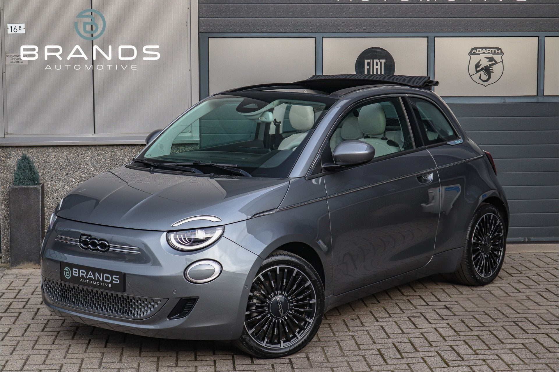 Fiat 500E La Prima Cabrio 42 kWh 1e eig Full option Garantie, Dealer onderhouden, Gebruikt, 4 stoelen, Leder