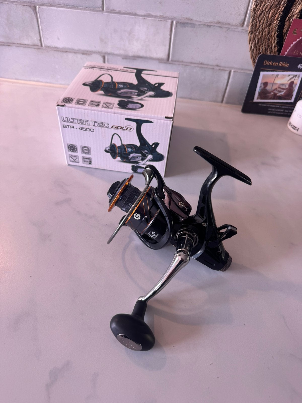 nieuwe saenger ultra tec gold 4500 baitrunners, Watersport en Boten, Hengelsport | Roofvissen, Ophalen of Verzenden, Nieuw, Molen