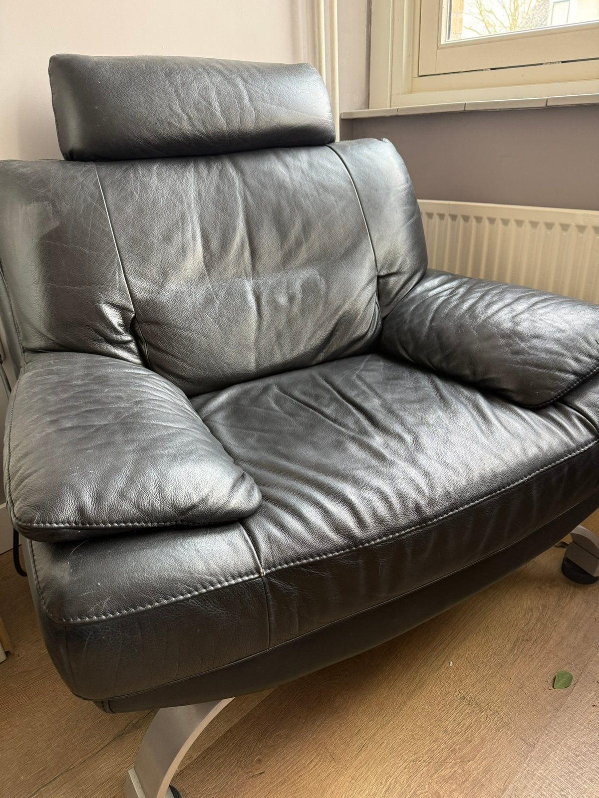 Robuuste zwarte stoel, Ophalen, Zo goed als nieuw, Leer, Minder dan 150 cm
