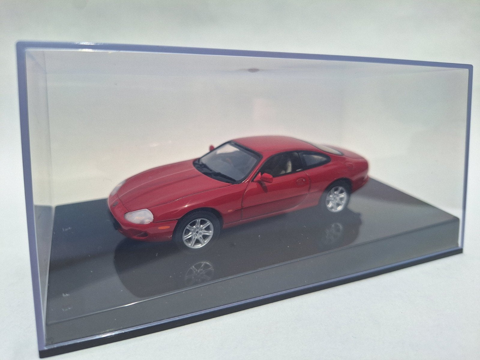 Jaguar XKR - rood - AUTOart, Ophalen of Verzenden, Gebruikt, Auto, Overige merken