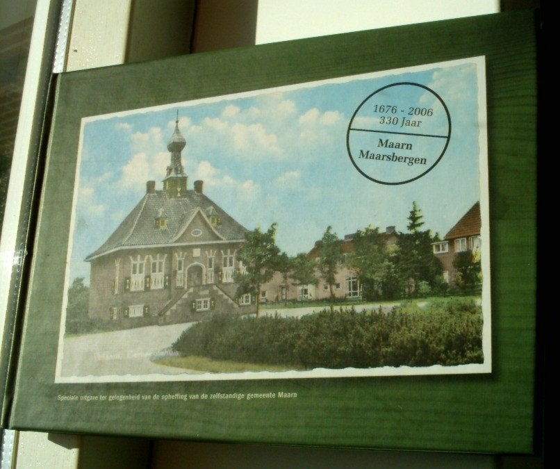 Maarn Maarsbergen 1676 - 2006, 330 jaar(Wilma van den Brink), Ophalen of Verzenden, Zo goed als nieuw