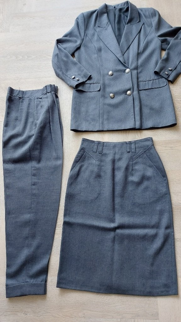 In zeer nette staat : 3 delig mantelpak van Amici., Kleding | Dames, Ophalen of Verzenden, Zo goed als nieuw, Maat 38/40 (M)