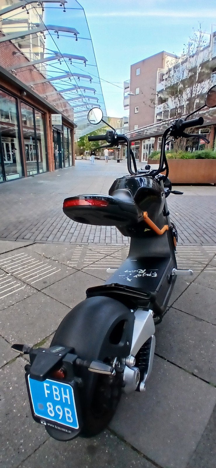 Te koop : Miku Max E-scooter, Fietsen en Brommers, Brommers | Overige merken, Maximaal 45 km/u, Zo goed als nieuw, 1 versnellingen