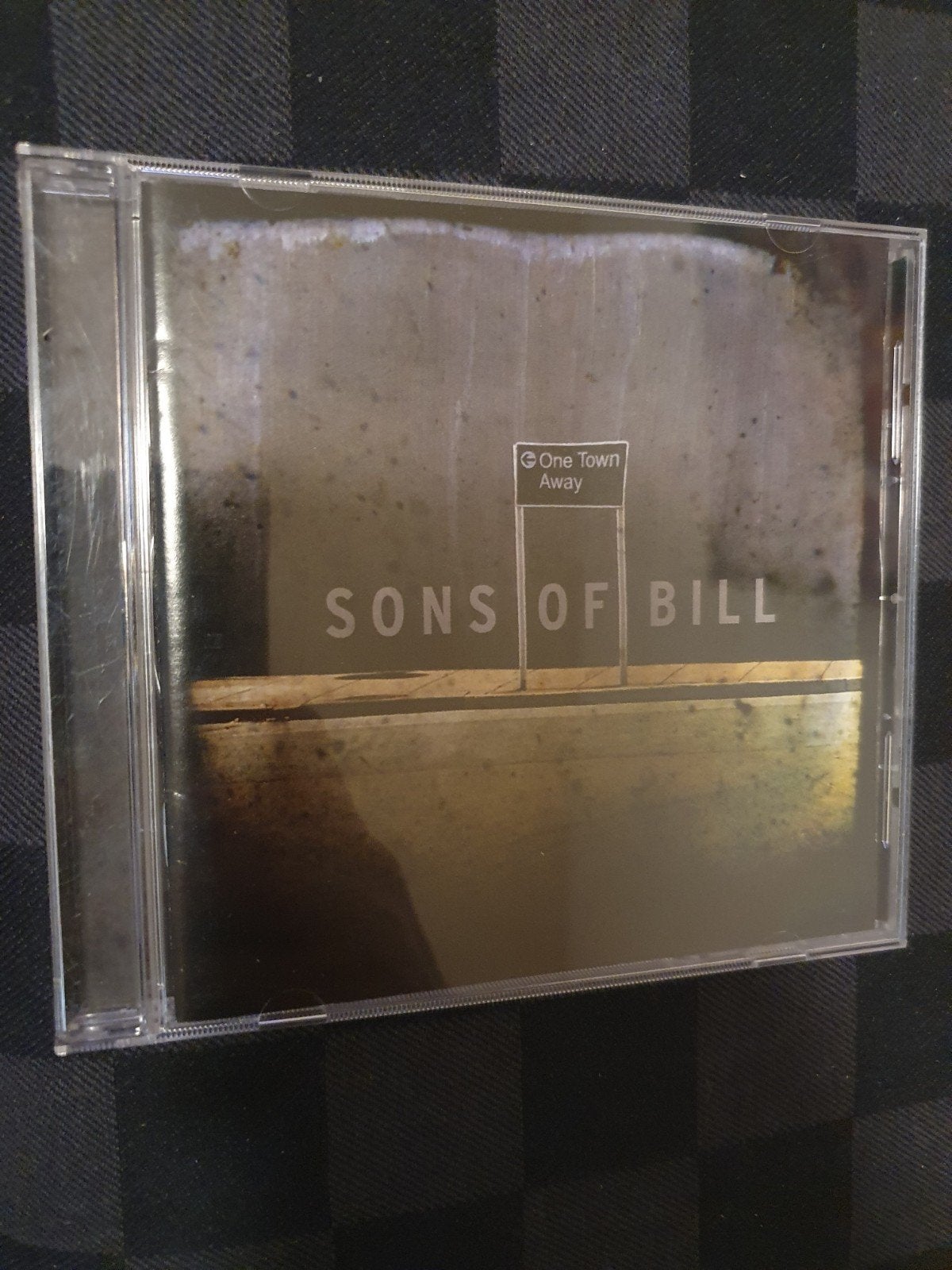 sons of bill one town away (us), Verzenden