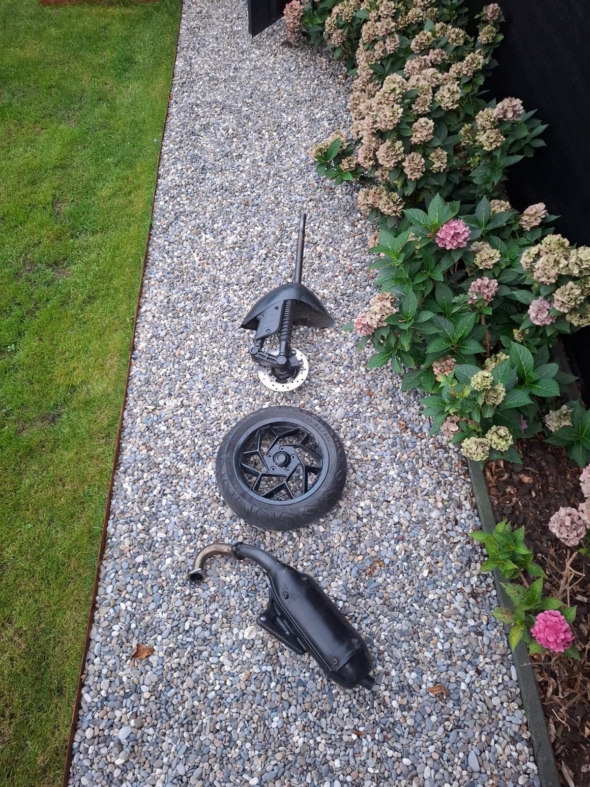 Vespa Elektra Velg, SM06 Uitlaat (met RVS), omlas vork, Ophalen of Verzenden, Zo goed als nieuw, Uitlaat
