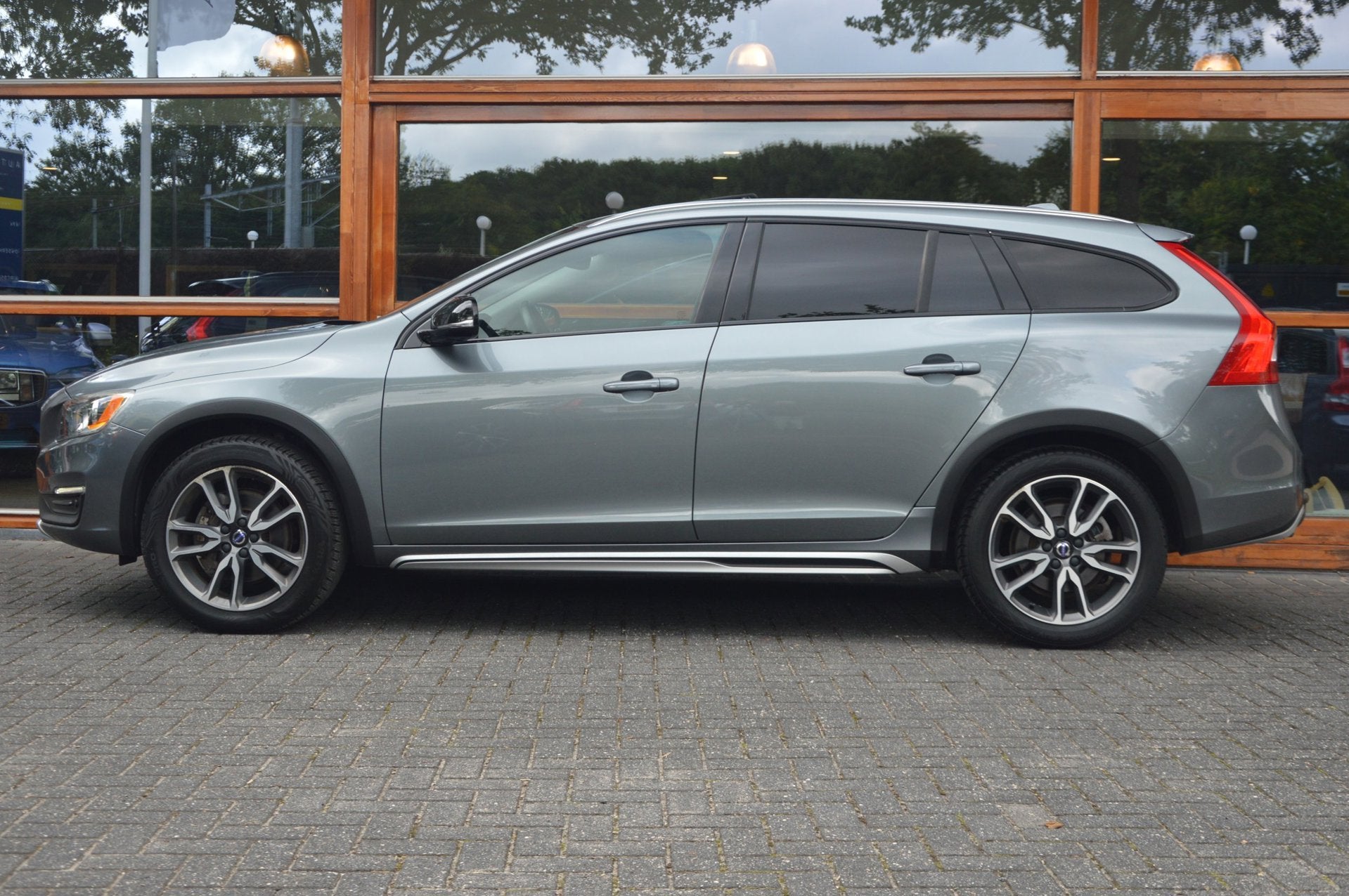 Volvo V60 Cross Country 2.0 T5 AWD Polar+ | Panoramdak | Cam, Automaat, Gebruikt, Zwart, 4 cilinders