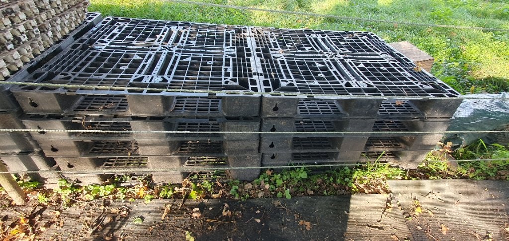 Kunststof pallets zwart, Ophalen, Gebruikt, 100 cm of meer, 60 cm of meer