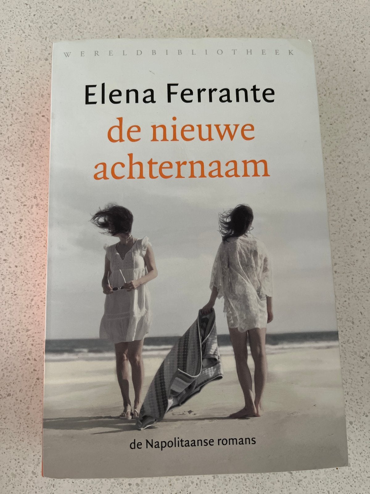 De nieuwe achternaam - Elena Ferrante (De Napolitaanse roman, Boeken, Romans, Gelezen, Europa overig, Ophalen of Verzenden