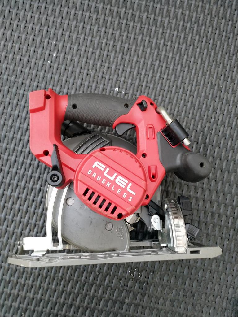 Milwaukee M18 accu cirkelzaag ( Body), Ophalen of Verzenden, 1200 watt of meer, Cirkelzaag, 30 tot 70 mm
