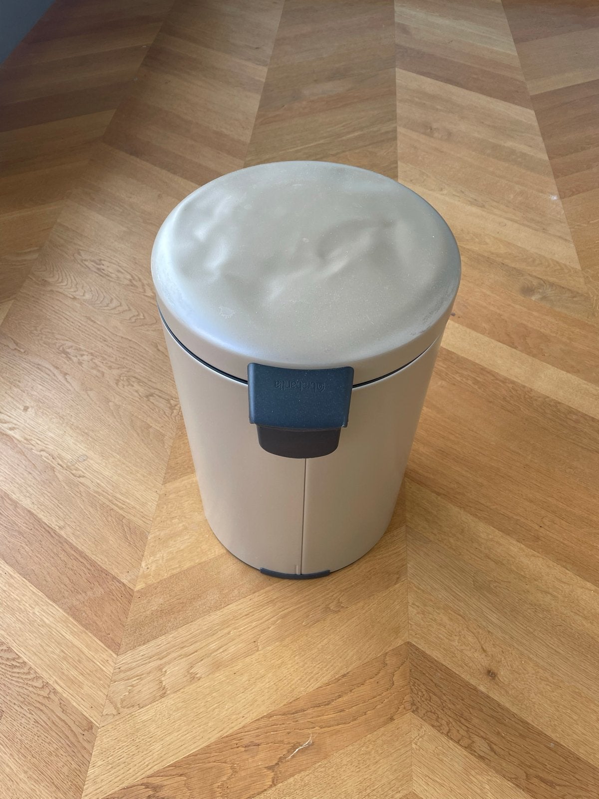 Brabantia NewIcon Pedaalemmer 20 liter paar kleinde deukjes, Ophalen, Gebruikt, Met pedaal, 50 tot 75 cm