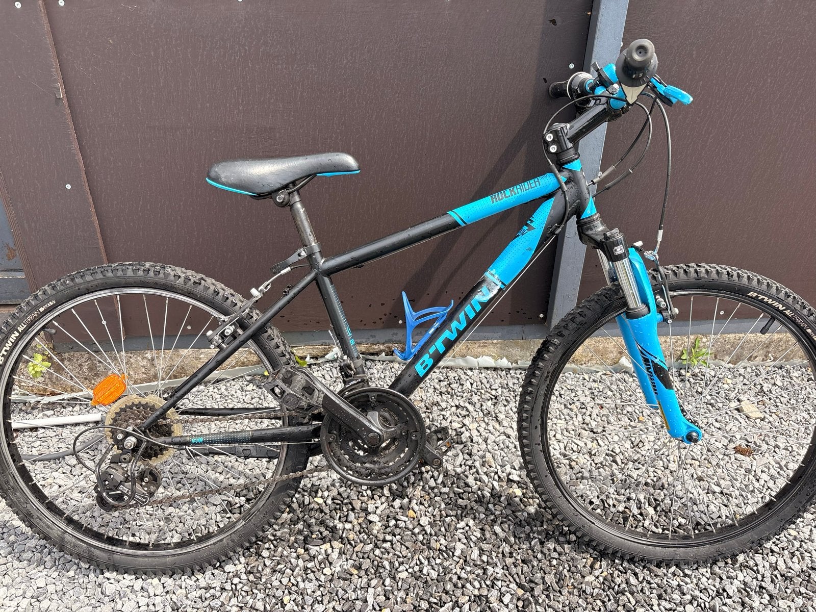 B-Twin Kinder Mountainbike - Blauw/Zwart, Ophalen, Gebruikt, Velgrem, 20 inch of meer