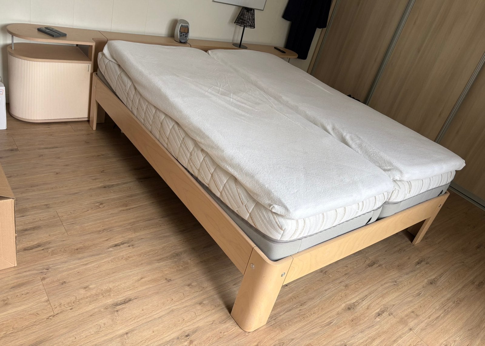 Auping Auronde 160x200 met achterwand met rolkasten, Ophalen, Wit, Tweepersoons, Zo goed als nieuw