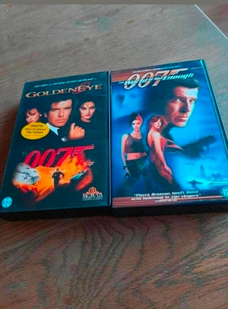 007 James Bond GoldenEye & World is not enough videobanden, Cd's en Dvd's, VHS | Film, Vanaf 12 jaar, Ophalen of Verzenden, Gebruikt