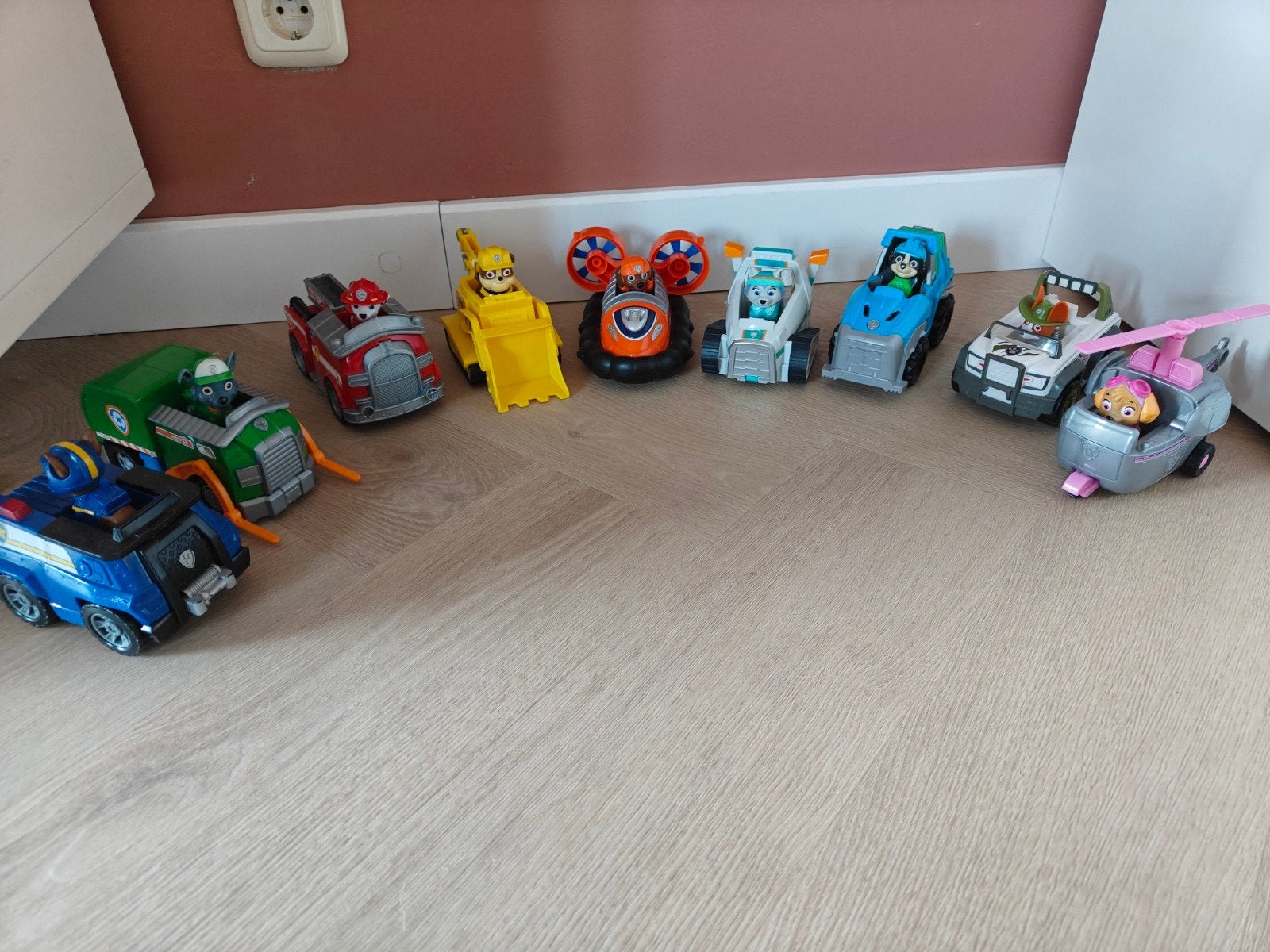 9 Paw Patrol voertuigen met figuren, Kinderen en Baby's, Ophalen of Verzenden, Zo goed als nieuw