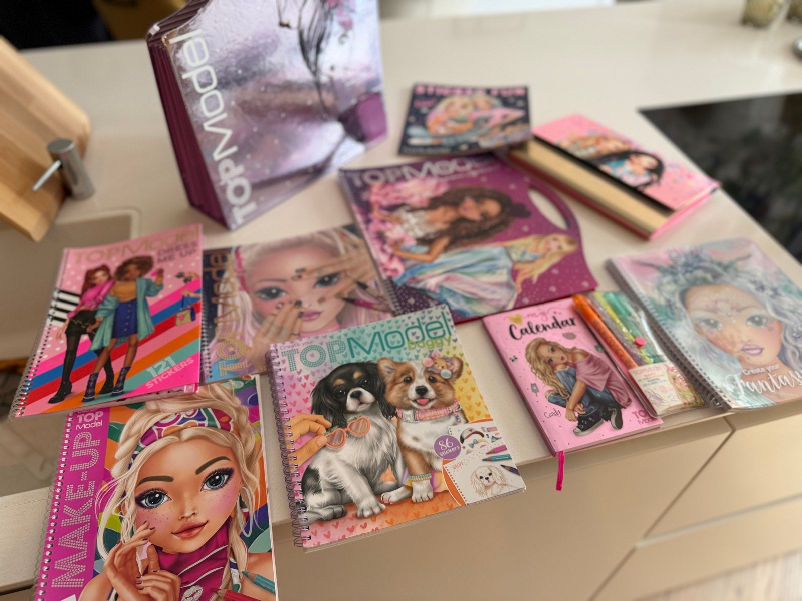 Grote collectie TOPModel knutselboeken en accessoires, Hobby en Vrije tijd, Ophalen, Overige thema's, Meerkleurig, Zo goed als nieuw