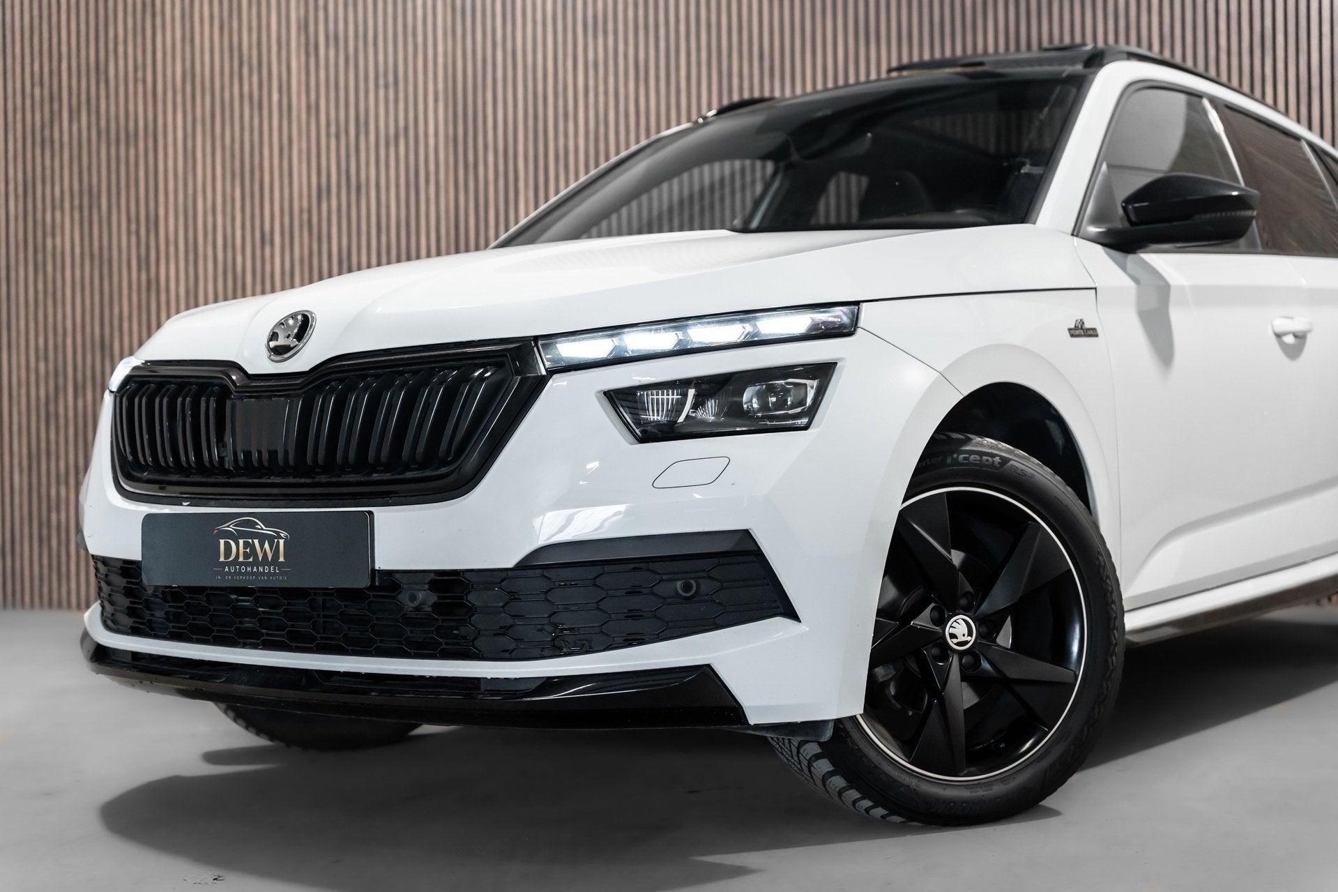 Skoda KAMIQ 1.0 TSI DSG Monte Carlo Led, Auto's, Dealer onderhouden, Stof, Gebruikt, Wit