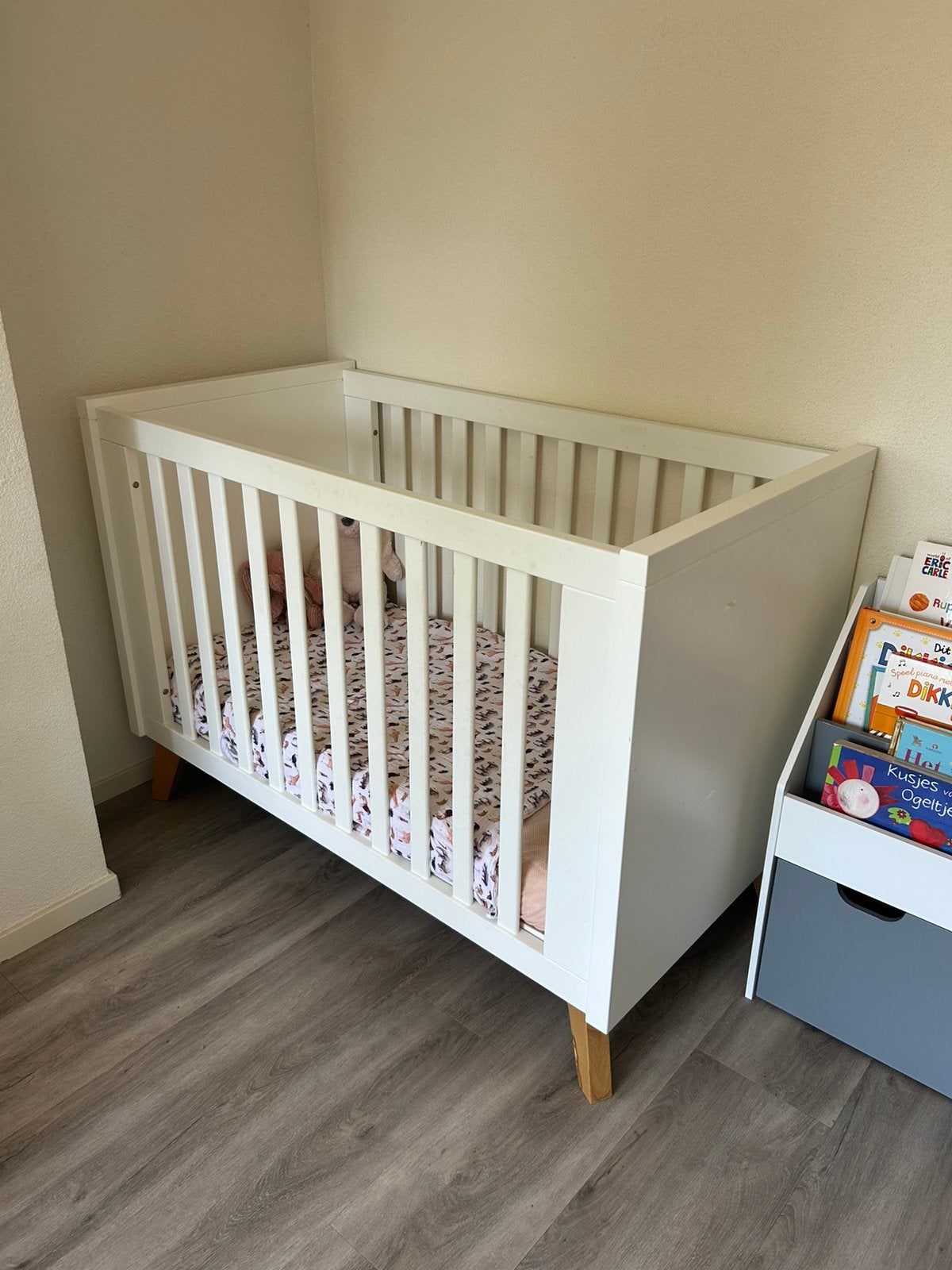 Baby ledikant en commode, Kinderen en Baby's, Kinderkamer | Complete kinderkamers, Ophalen, Zo goed als nieuw, Jongetje of Meisje
