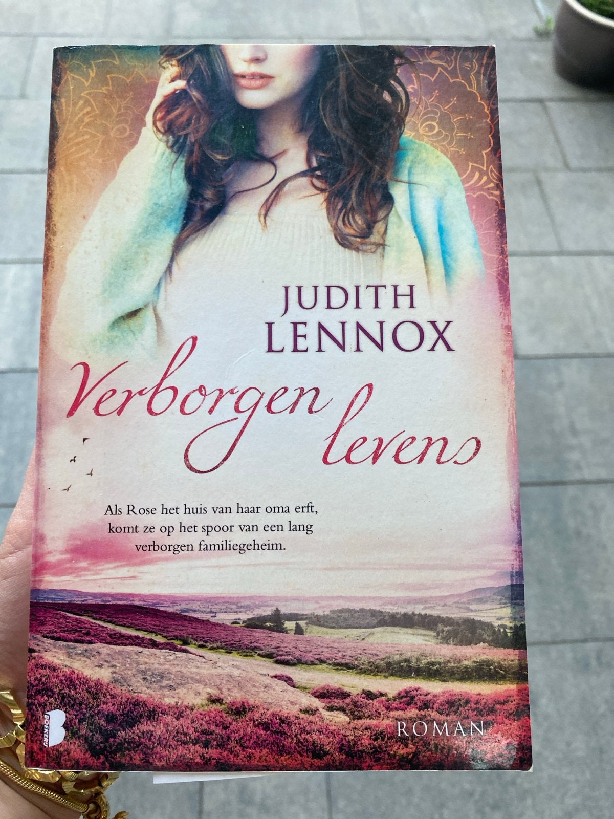 Verborgen levens - Judith Lennox (Roman), Ophalen of Verzenden, Gelezen, Europa overig